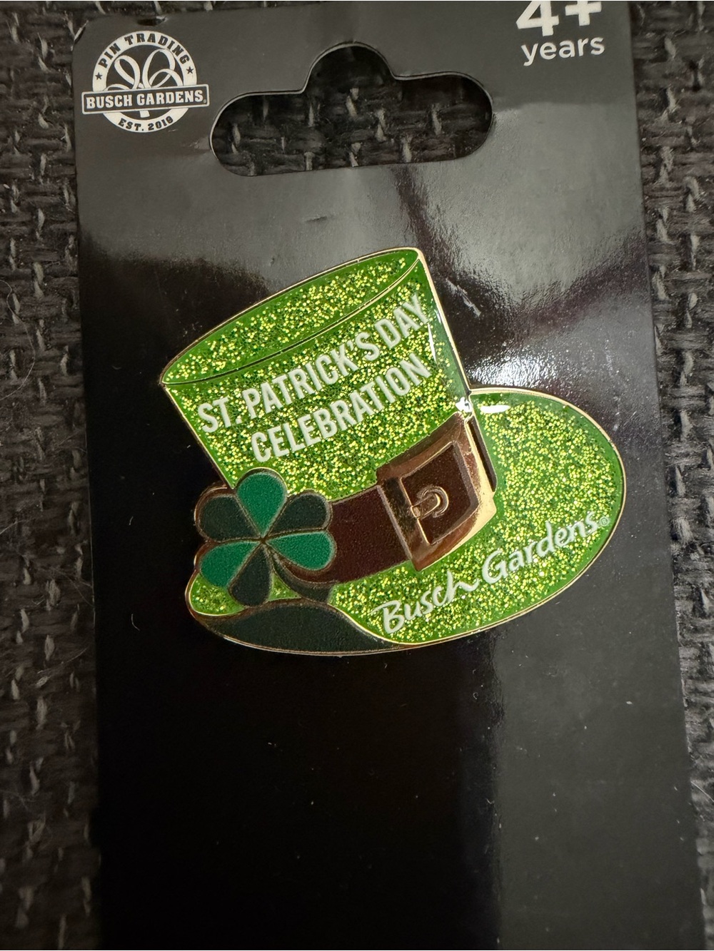 Busch Gardens Enamel Collectible Trading Pin St. Patricks Day - Green Glitter Ha